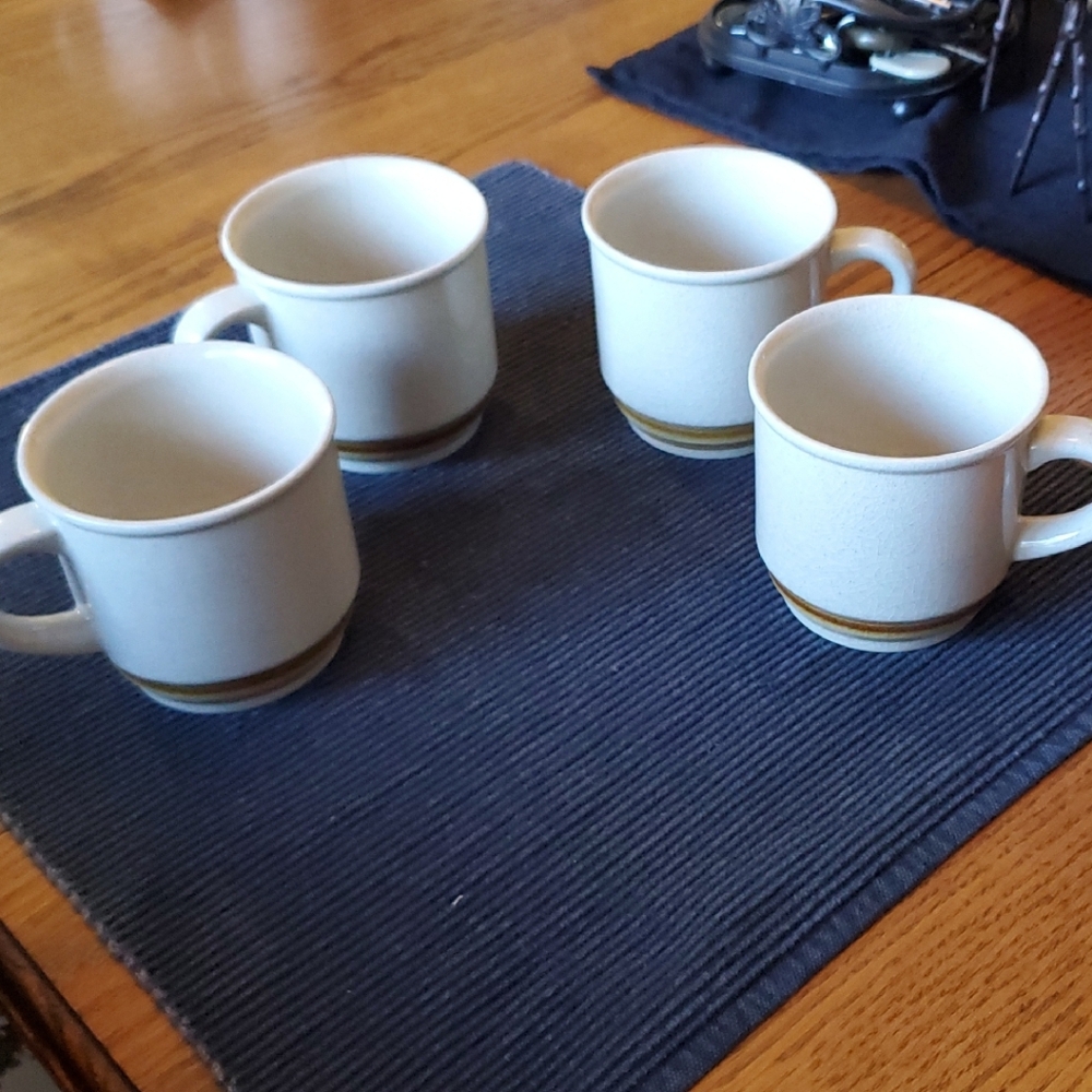 Elegant Cream Ceramic Mug Set